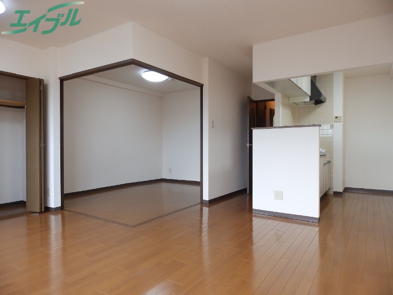 居室・リビング　同建物の別部屋写真です