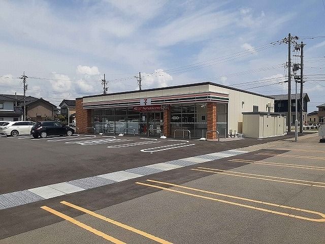 コンビニ　セブンイレブン氷見窪店（コンビニ）まで750m