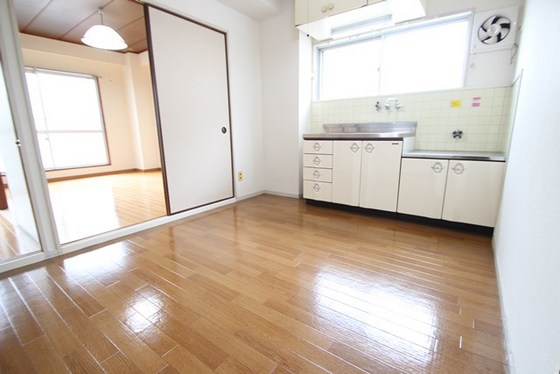 居室・リビング　※別号室の写真です