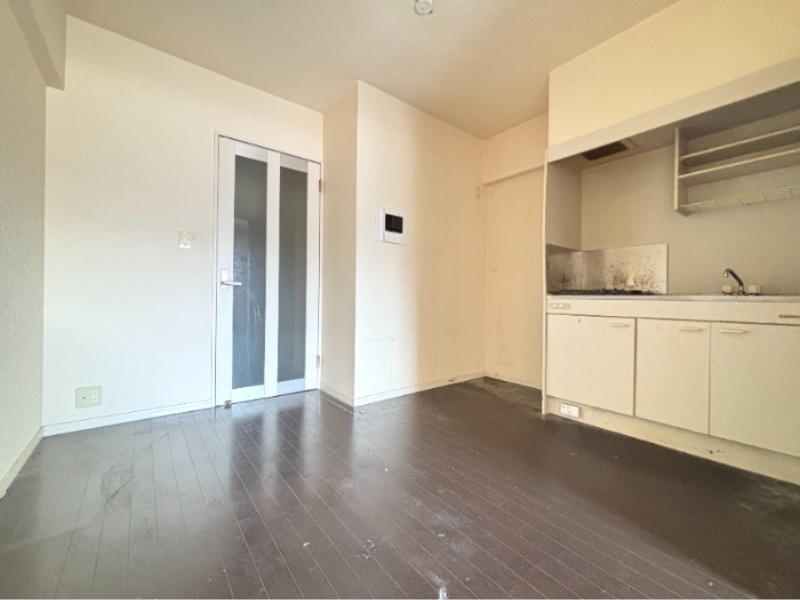 居室・リビング　４０４号室　写真