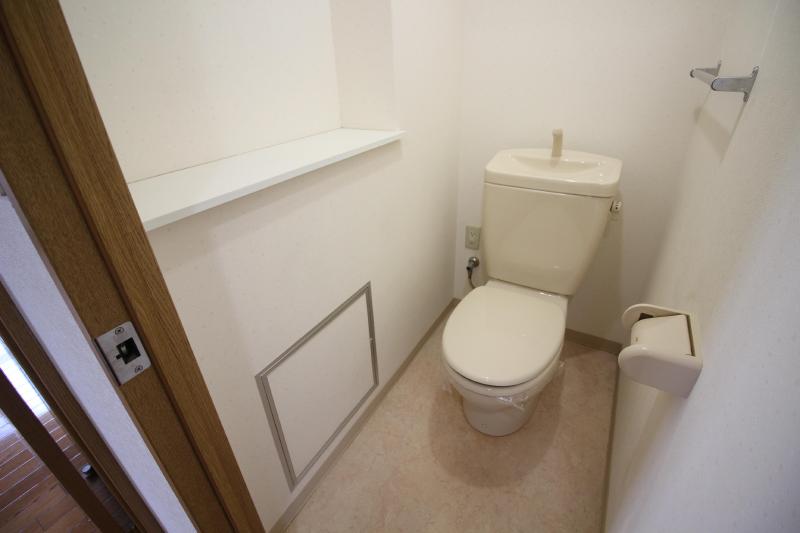 トイレ　温水洗浄暖房便座トイレになります
