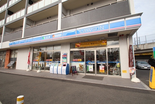 コンビニ　ローソン戸塚川上町店（コンビニ）まで207m