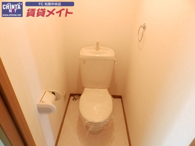 トイレ　別部屋同型タイプ写真です。