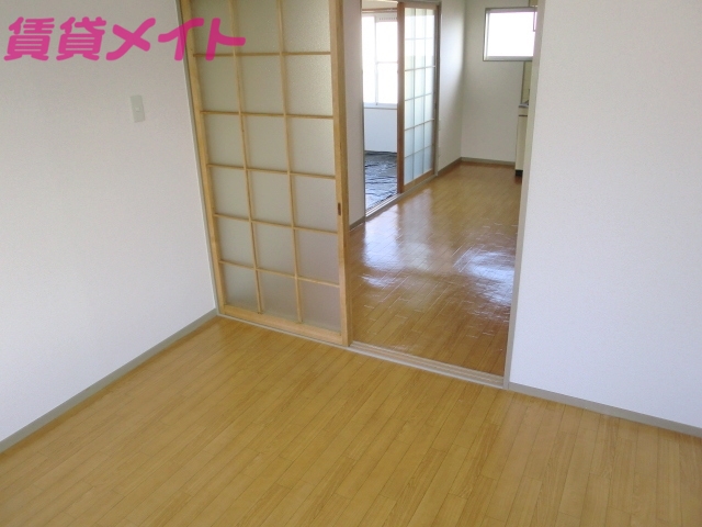 居室・リビング　同型参考写真