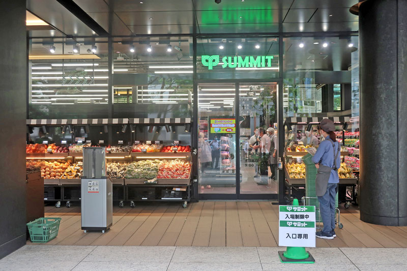 スーパー　サミットストア神田スクエア店（スーパー）まで438m