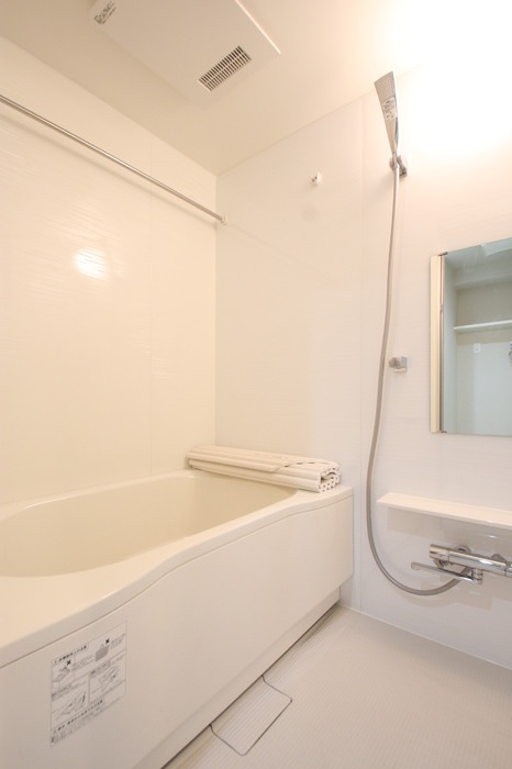バス・シャワールーム　301浴室、追い焚き給湯付\r<br>※写真はモデルルームです。