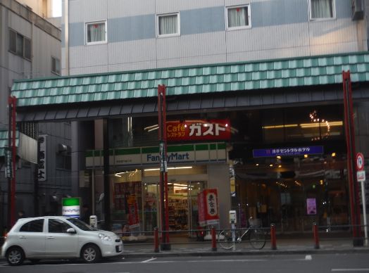 コンビニ　ファミリーマート浅草雷門通り店（コンビニ）まで63m