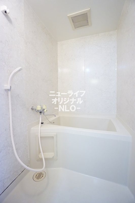 バス・シャワールーム　お掃除がしやすいユニットタイプの浴室です☆