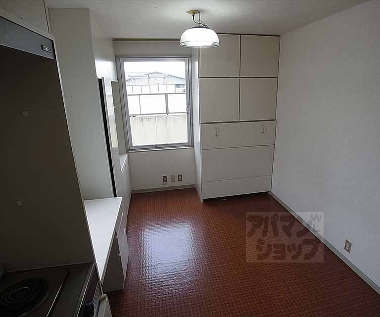 居室・リビング　室内