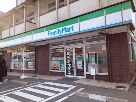 コンビニ　ファミリーマート（コンビニ）まで240m