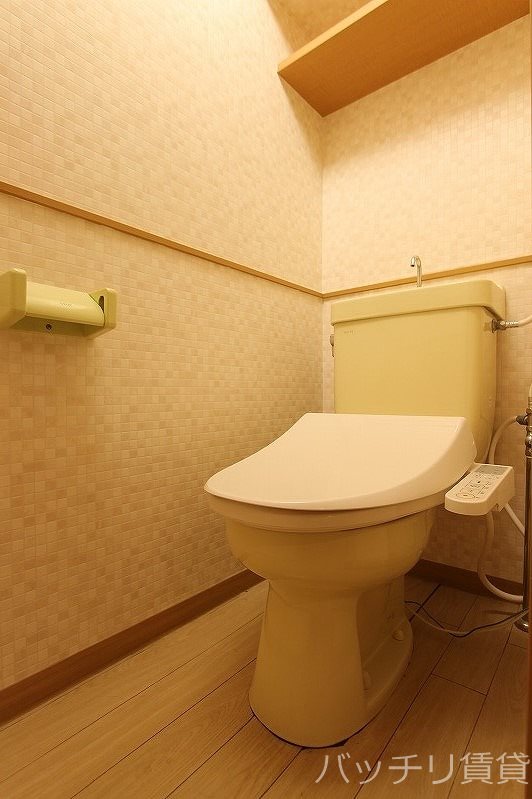 トイレ　別号室タイプの為、現状を優先致します。