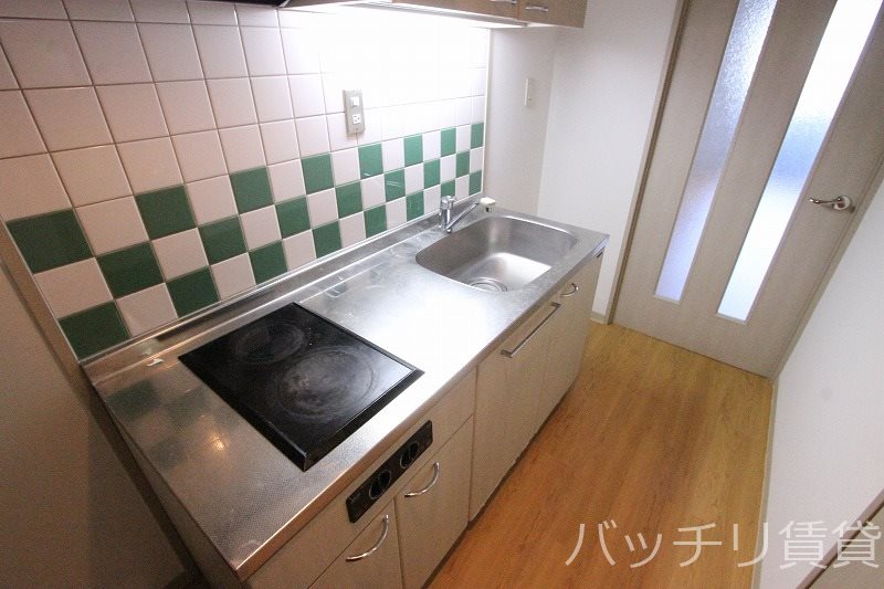 キッチン　別号室タイプの為、現状を優先致します。