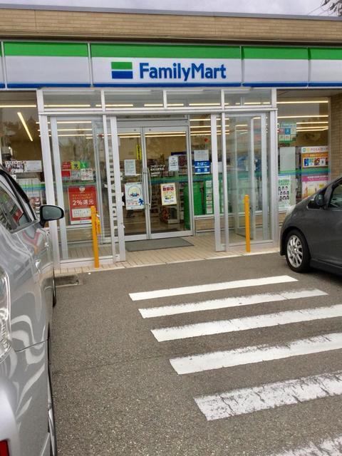 その他　ファミリーマート（その他）まで800m