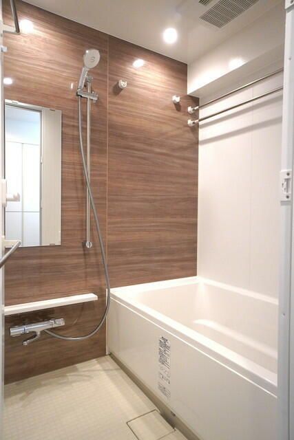 バス・シャワールーム　写真は同タイプ住居です。