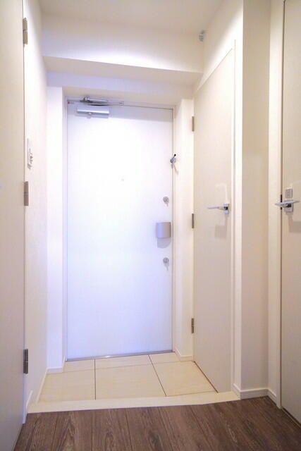 玄関　写真は同タイプ住居です。