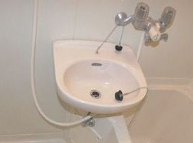 洗面設備　朝の支度はこちらでどうぞ。