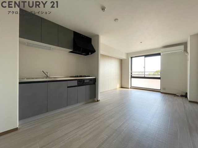 居室・リビング　南向きで明るいリビングです♪