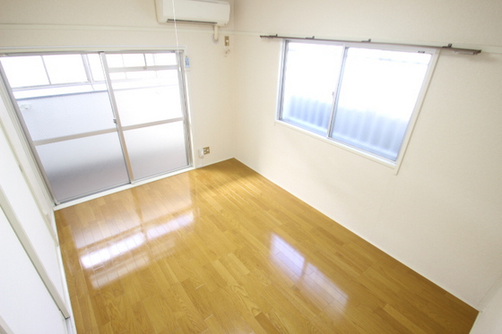 居室・リビング　※別号室のお写真です