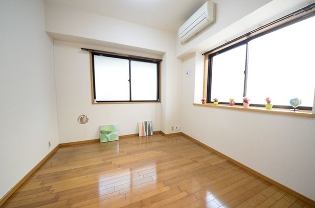 居室・リビング　★明るい２面採光★