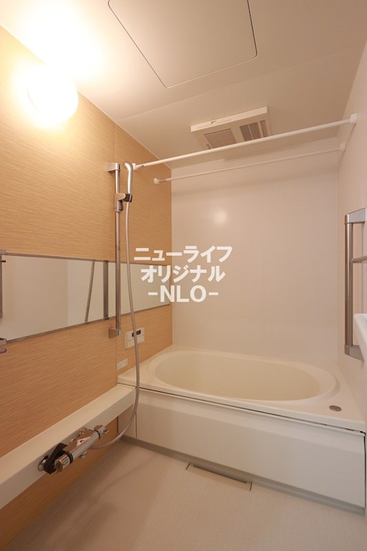 バス・シャワールーム　追焚＆浴室乾燥付、デザイン性にも優れたバスルーム★