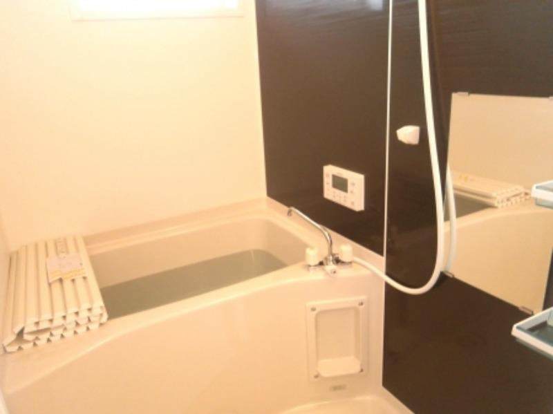 バス・シャワールーム　同タイプの別部屋の写真です