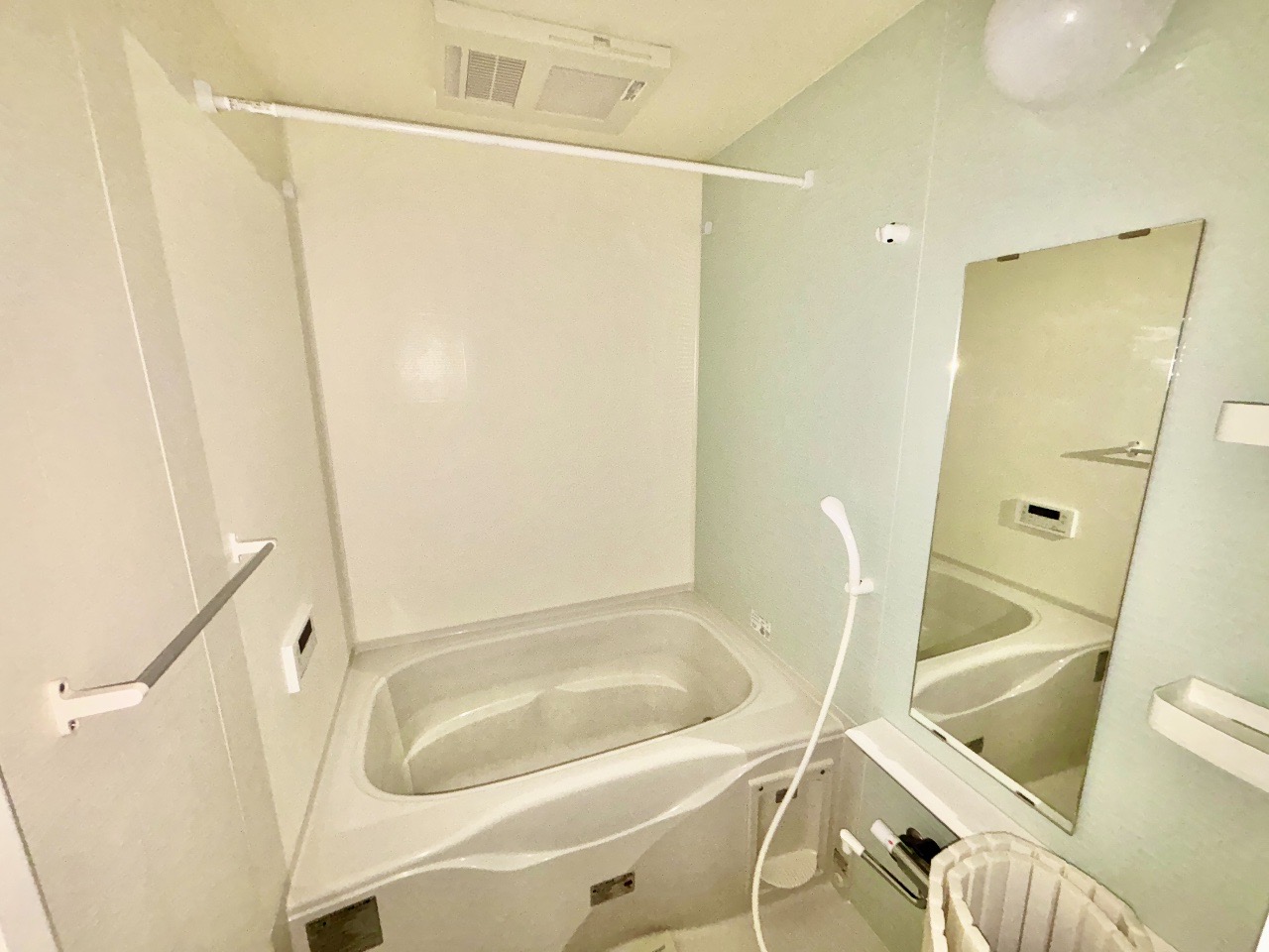 バス・シャワールーム　バス・追い炊き機能付きです◎