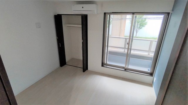 居室・リビング　エアコン付きなので年中快適です