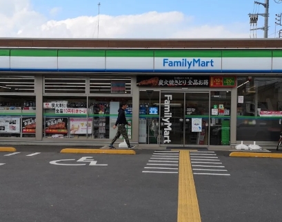 コンビニ　ファミリーマートTKSさいど店（コンビニ）まで247m