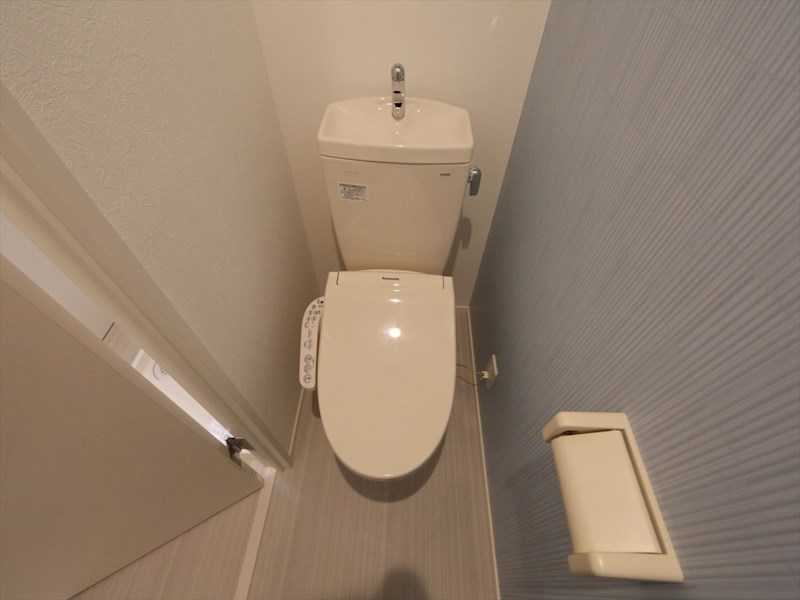 トイレ　温水洗浄暖房便座付トイレ