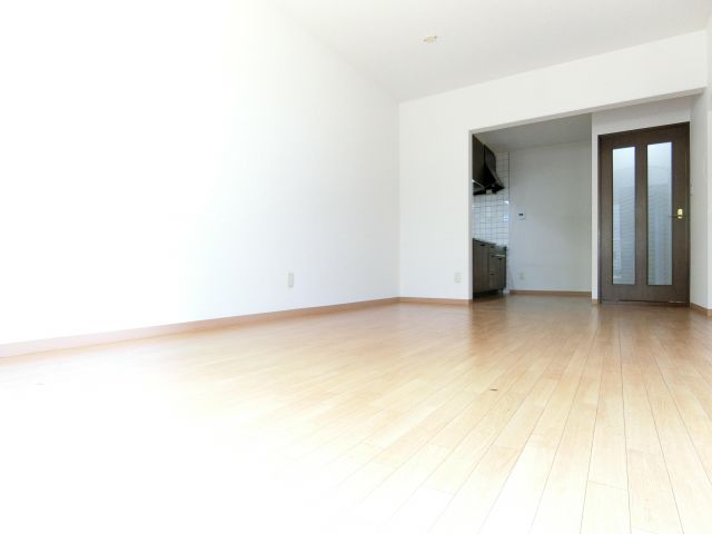 居室・リビング　同マンションイメージ写真