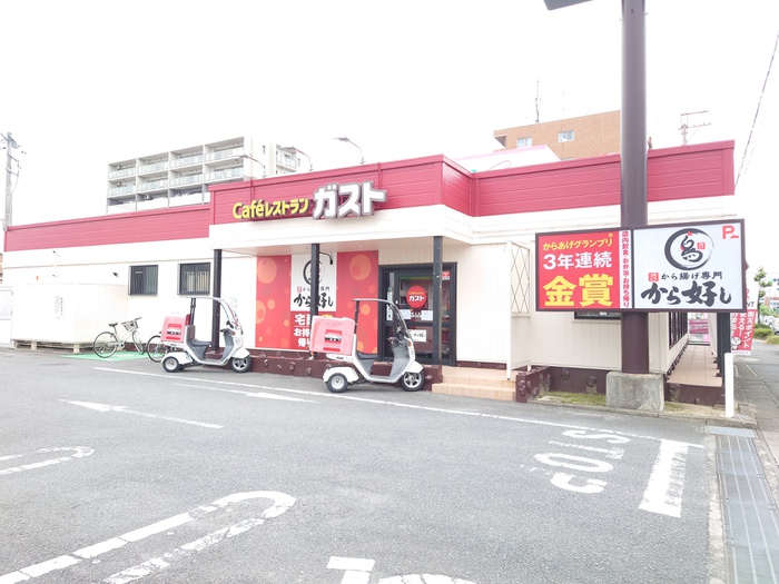 飲食店　ガスト蟹江店（飲食店）まで487m