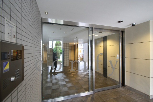 エントランス　オートロック付きエントランス