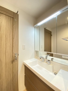 洗面設備　写真は同タイプ住居です。