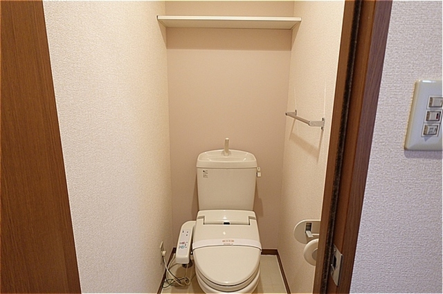 トイレ　温水洗浄暖房便座のトイレ