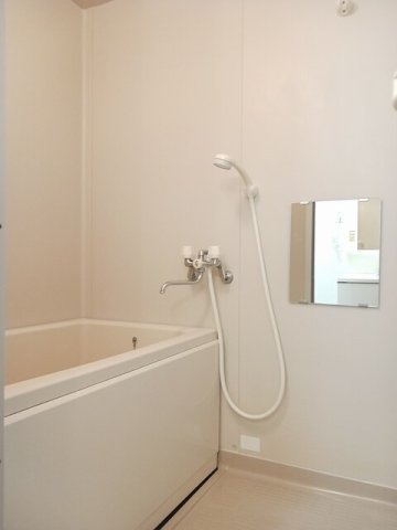 バス・シャワールーム　落ち着いた空間のお風呂です