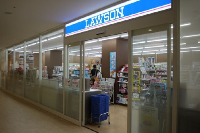 コンビニ　ローソン杏林大学病院店（コンビニ）まで582m