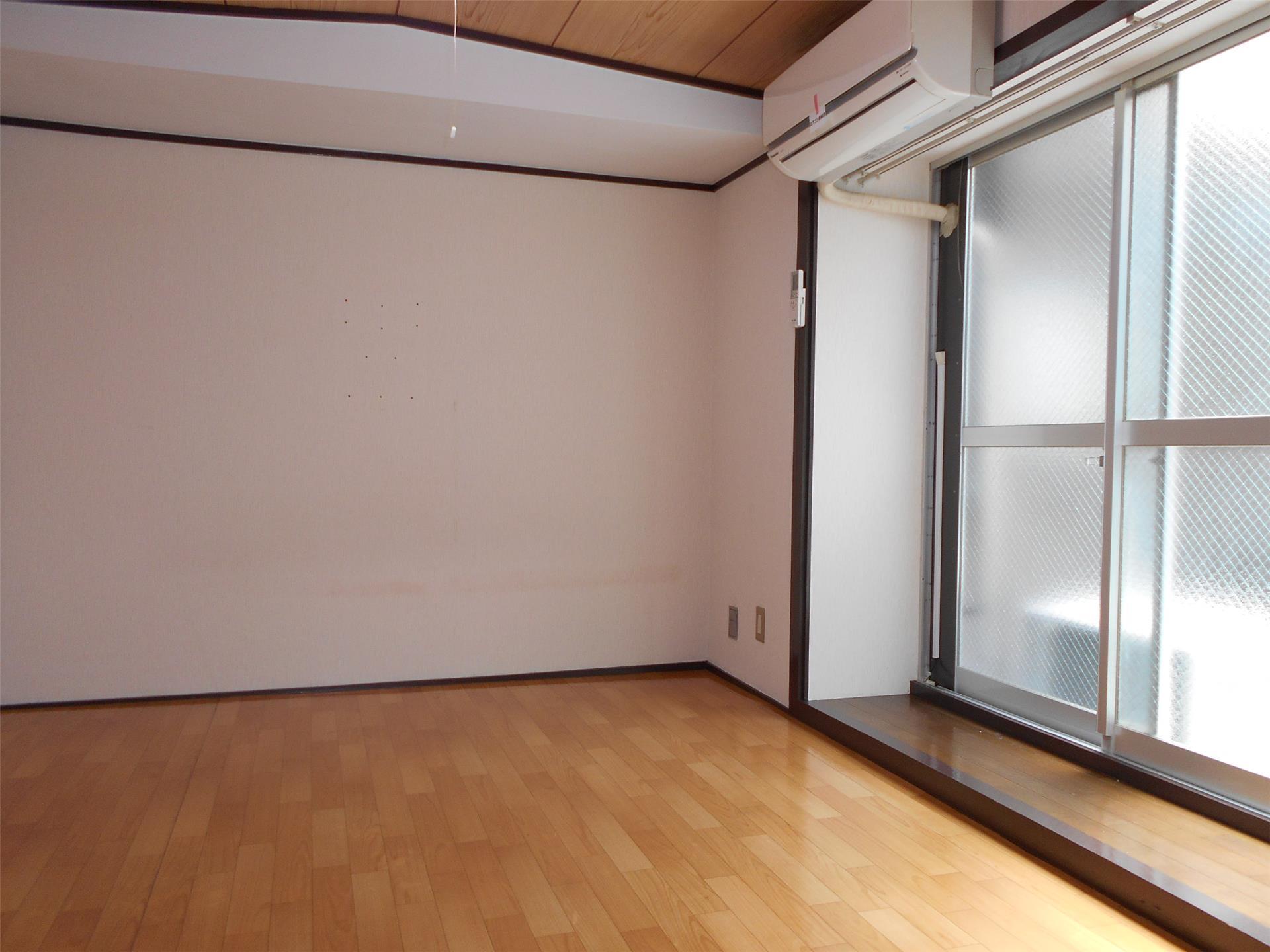 その他設備　エアコン設置のある洋室６帖♪