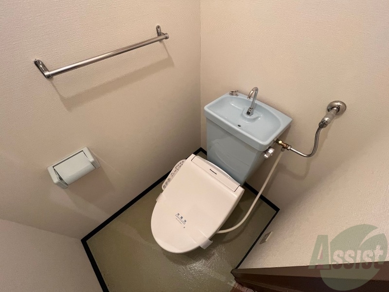 トイレ　ウォシュレット機能がついたトイレ。安心して使用できますね。