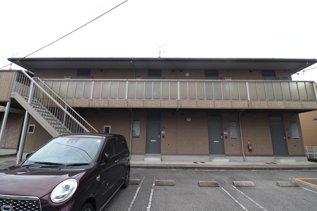 建物外観　2階建てアパート♪