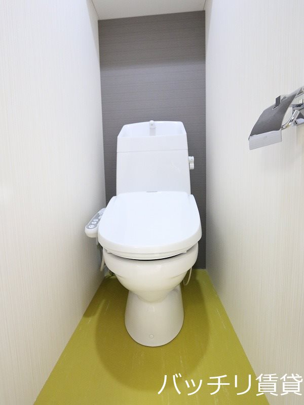 トイレ　別号室タイプの為、現状を優先します