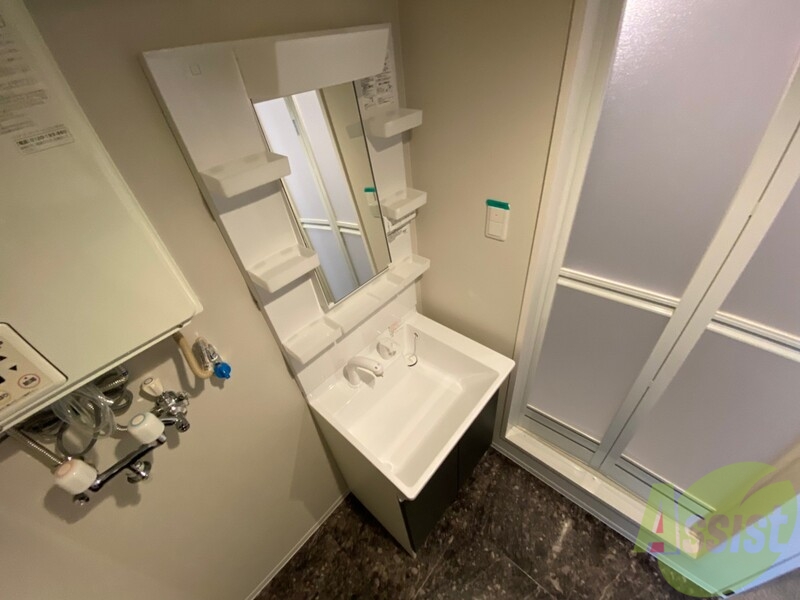洗面設備　独立洗面台です。大きくてよいですね。シャンプーもできます。
