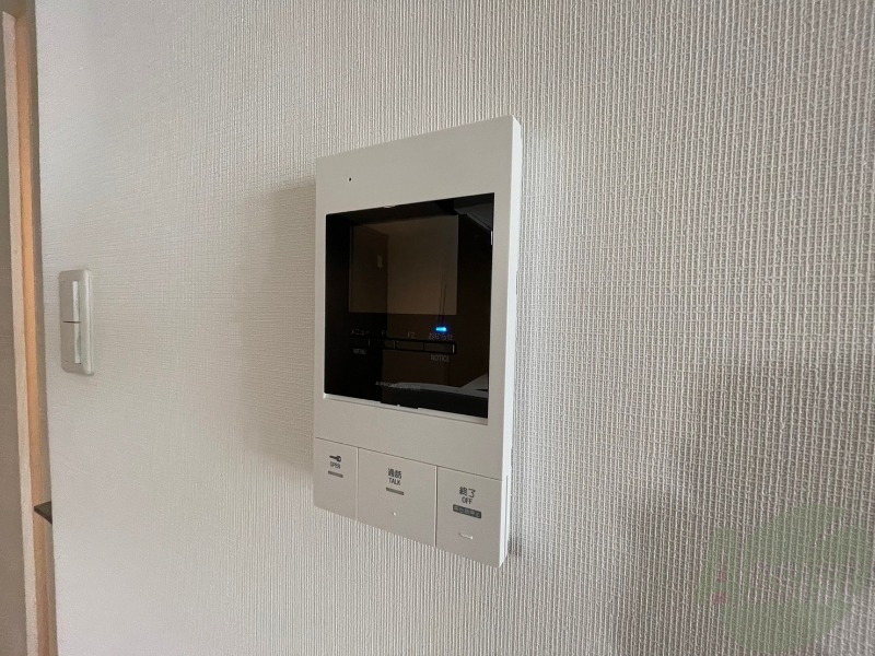 セキュリティ　ＴＶモニター付インターホンです。来客者の顔が見えるので安心！