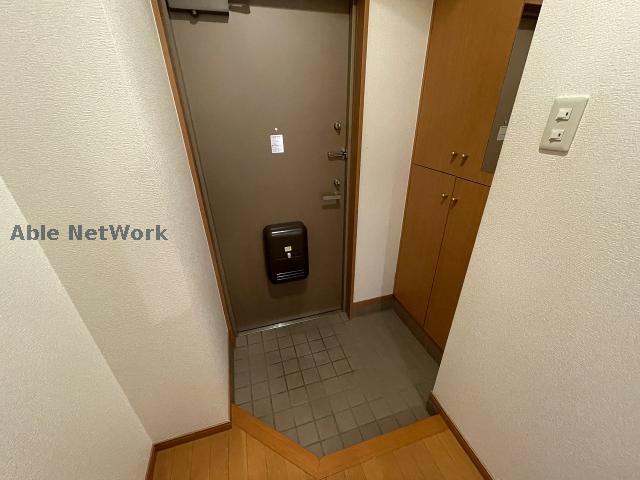 玄関　※同物件別部屋の写真です。