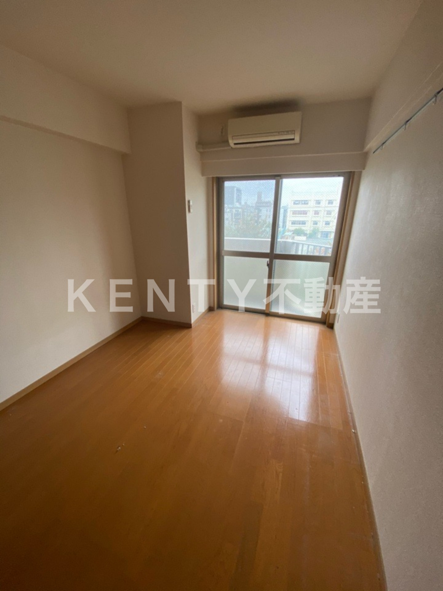 居室・リビング　こちらの居間で趣味の時間をお楽しみください 別部屋参考写真