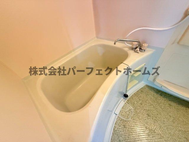 バス・シャワールーム　落ち着いた空間のお風呂です