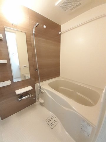 バス・シャワールーム　コンパクトで使いやすいお風呂です