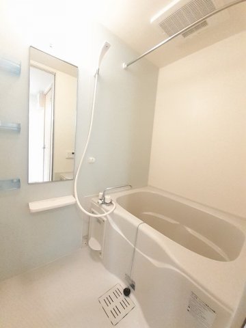 バス・シャワールーム　落ち着いた空間のお風呂です