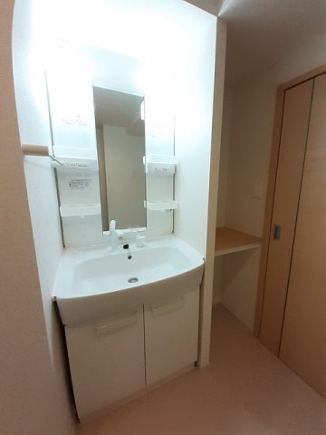 洗面設備　広い洗面スペース