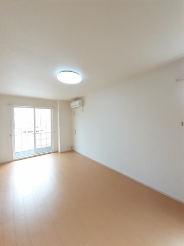 居室・リビング　こちらの居間で趣味の時間をお楽しみください