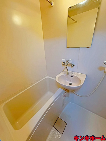 バス・シャワールーム　写真は別のお部屋です。（現況を優先してください）